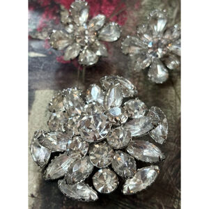 Vintage Rhinestone Brooch & Clip-On Earrings Set Sparkling Design Snowflake